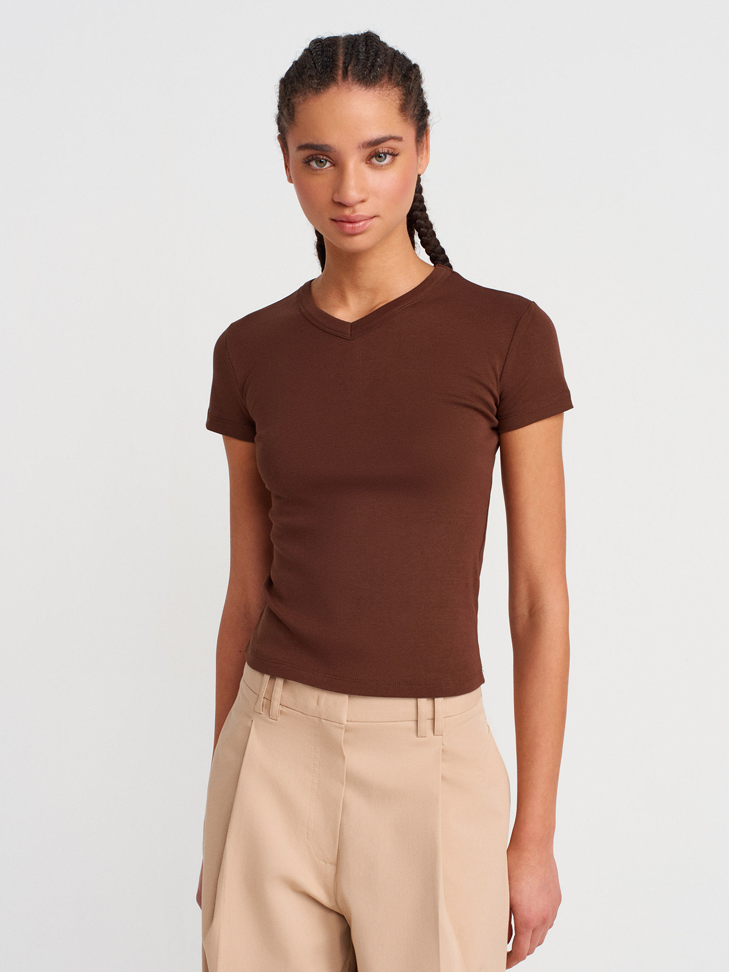 31673 %100 Pamuk V Yaka T-shirt