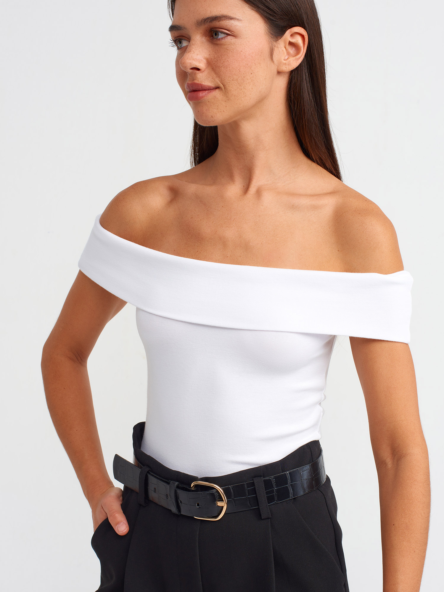 30926 Omuzları Açık Top